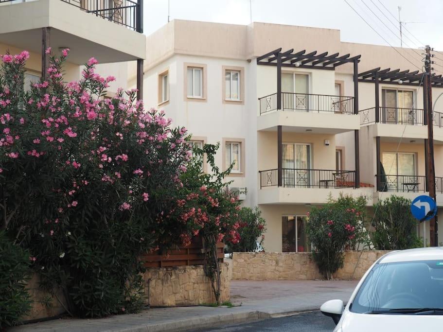A Stone'S Throw From Everything Paphos Eksteriør billede